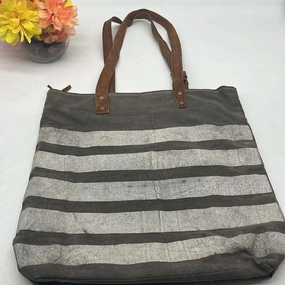Mona B Stars and Stripes Canvas Leather Upcycled Large Tote Bag. TOT2868 - Picture 6 of 12